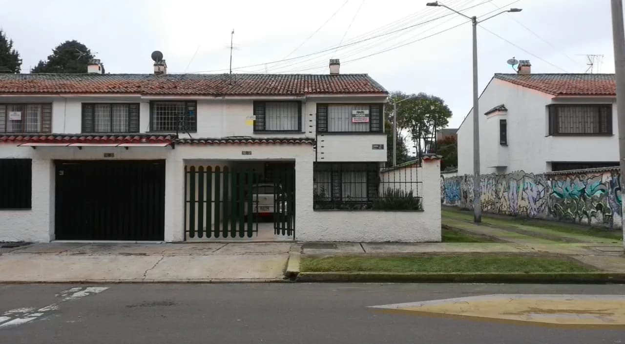 Casa en Venta en Nueva Autopista, Bogotá - 1