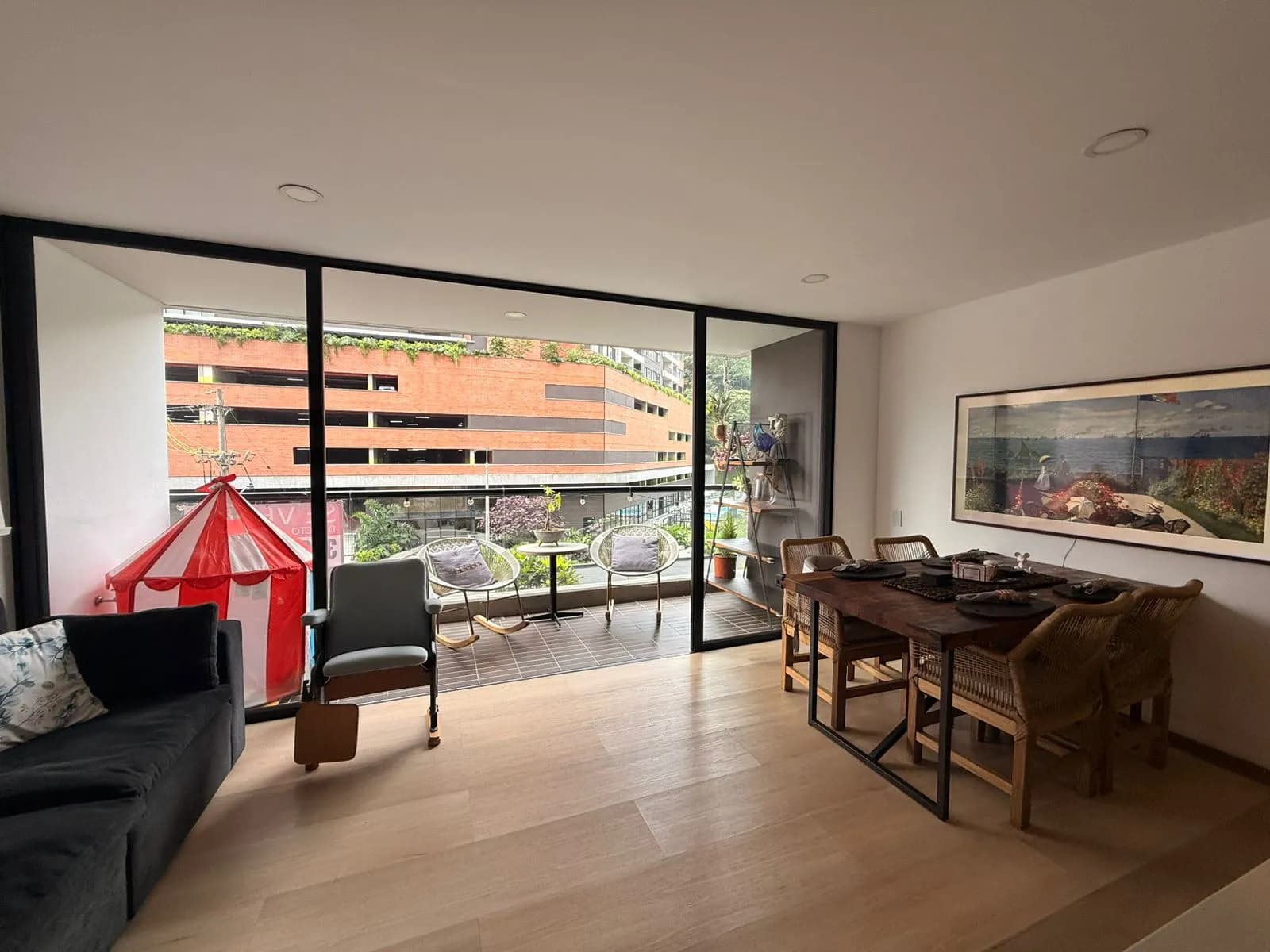 Apartamento en Venta en En Envigado barrio El Trianon con Acabados Modernos y Tecnología - 1