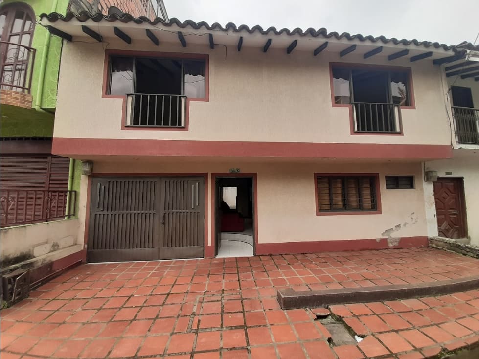 Casa Amplia En El Barrio Libertadores Con Buena Ubicacion En Jamundi - 1
