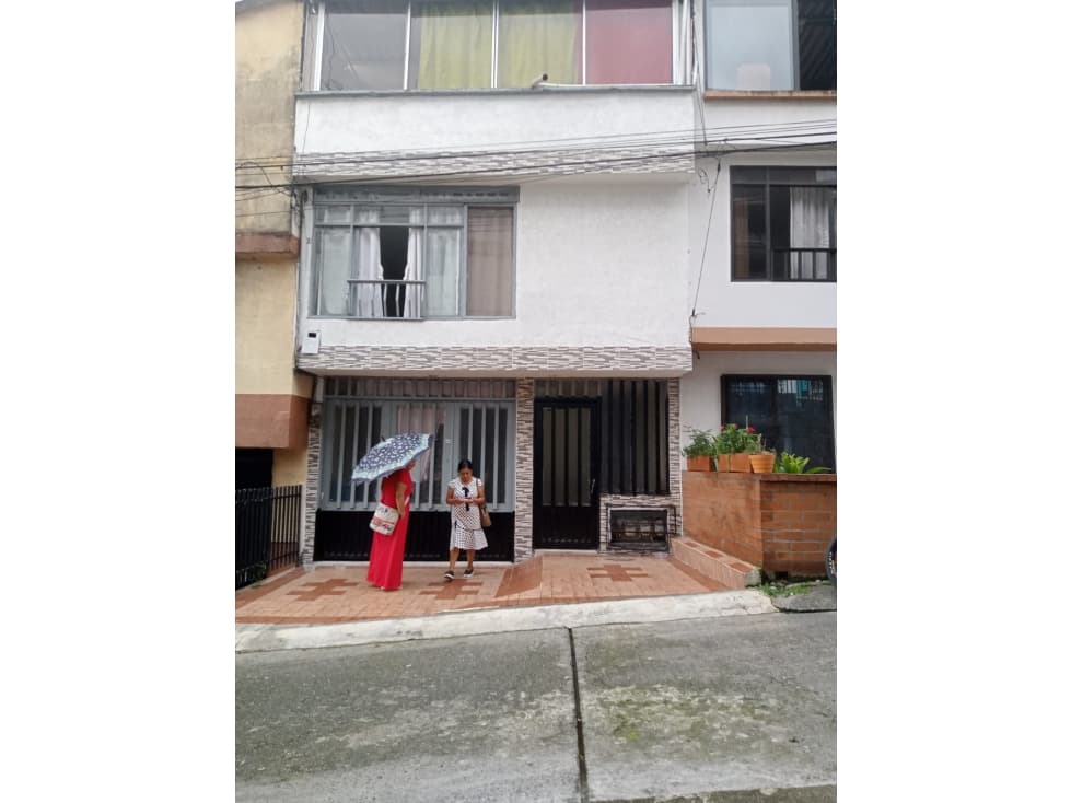 CASA EN VENTA - SECTOR PARQUE INDUSTRIAL, MANZANA 19 - 1