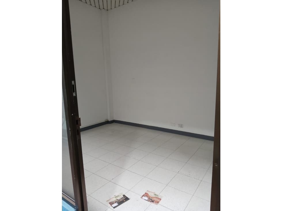 OFICINA EN RENTA, CENTRO COMERCIAL PASARELA - 1
