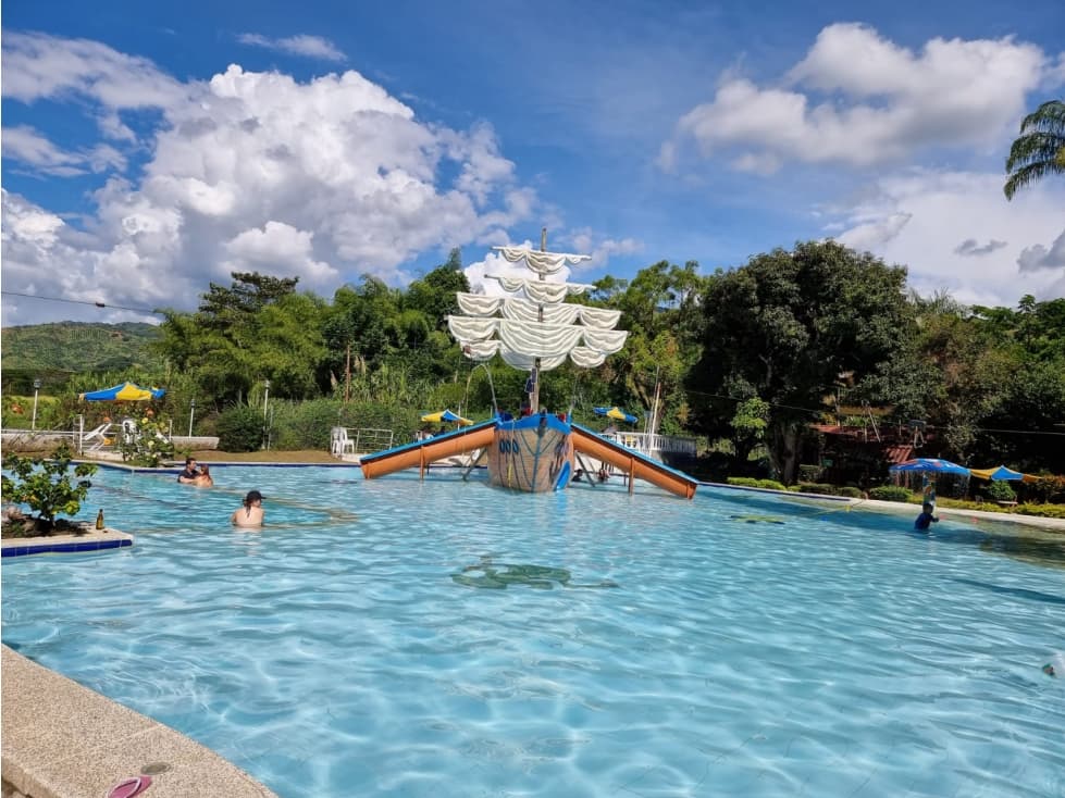 EN VENTA CENTRO VACACIONAL EN BELALCAZAR CALDAS - 1