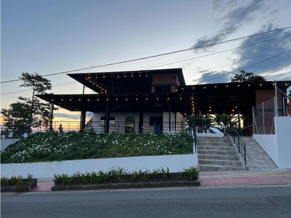 EN VENTA PROPIEDAD CON 6 LOCALES COMERCIALES EN BELALCAZAR CALDAS - 1