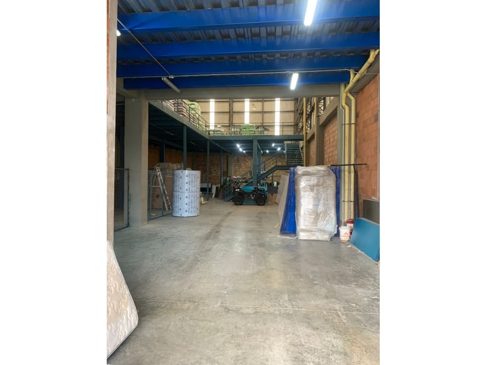 EN RENTA BODEGA SECTOR LA BADEA - 1