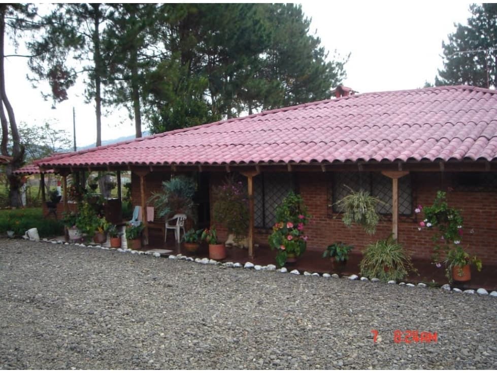 VENDO HERMOSA CASA-FINCA CAMPESTRE EN EL LAGO CALIMA (YL) CW:5304310 - 1