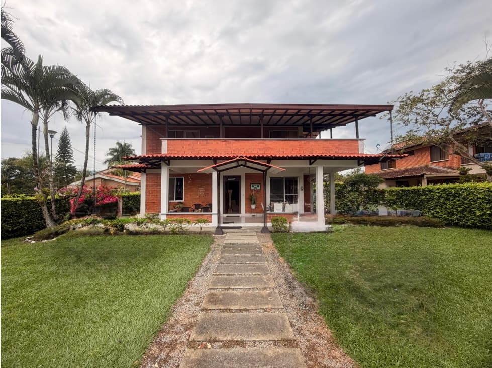 Elegancia y tranquilidad: casa en condominio campestre - 1