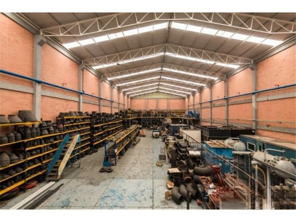 VENTA BODEGA 1.600 m² PARQUE INDUSTRIAL EN SIBERIA - 1