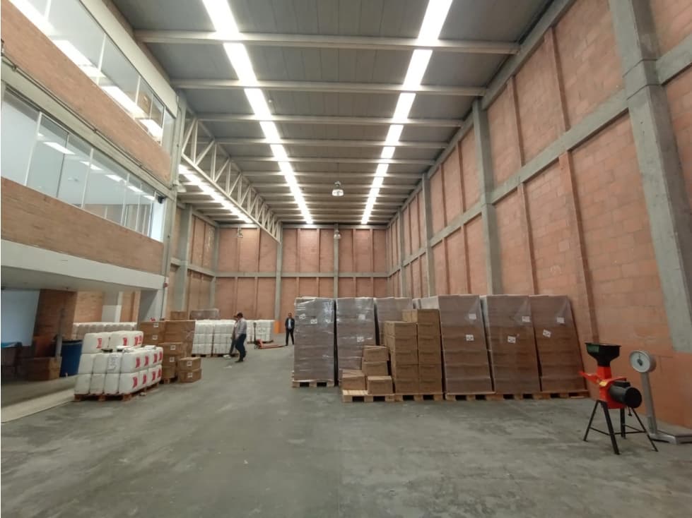 ARRIENDO BODEGA 635 m² PARQUE INDUSTRIAL CALLE 80 SIBERIA - 1