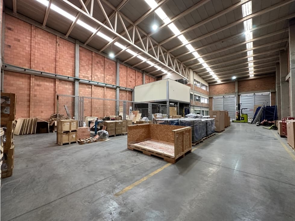 ARRIENDO BODEGA 655 m² PARQUE INDUSTRIAL VIA SIBERIA - 1