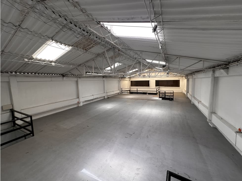 BODEGA DE 880 M² EN PRADO PINZON - 1