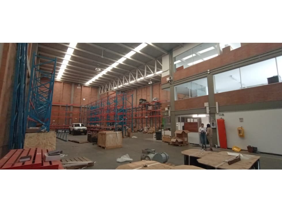 ARRIENDO BODEGA 645 m² PARQUE INDUSTRIAL CALLE 80 SIBERIA - 1