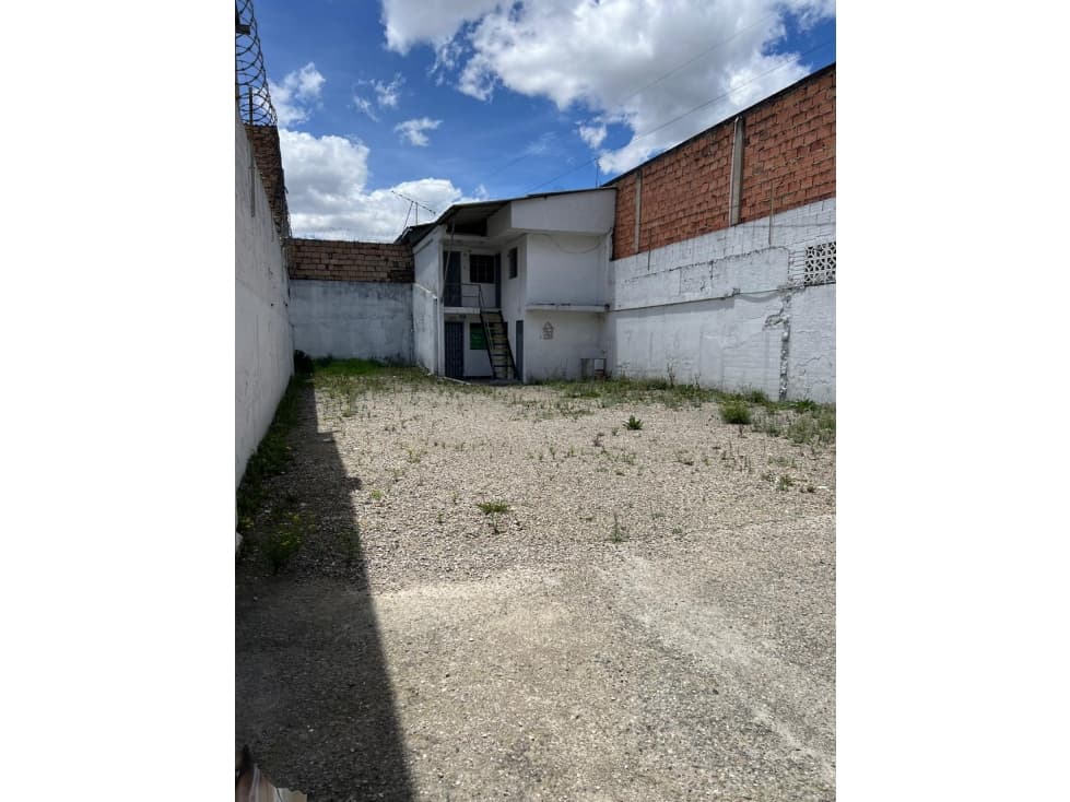 LOTE DE 270 m² BARRIO LAS FERIAS - 1