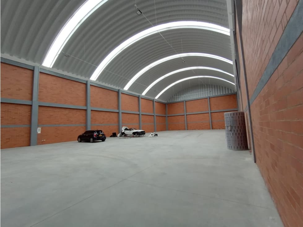 VENDO ARRIENDO BODEGA 1.283 m² PARQUE INDUSTRIAL ZIPAQIIRA - 1