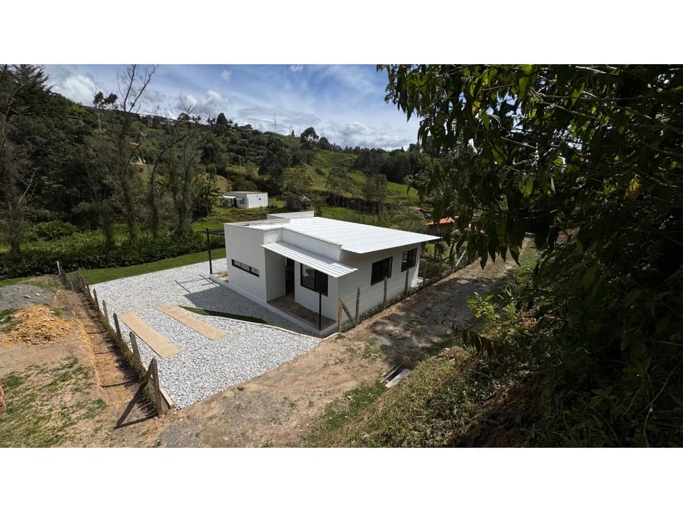 SE VENDE CASA FINCA EN SANTUARIO A 6 MIN DE LA AUTOPISTA MED - BOG - 1