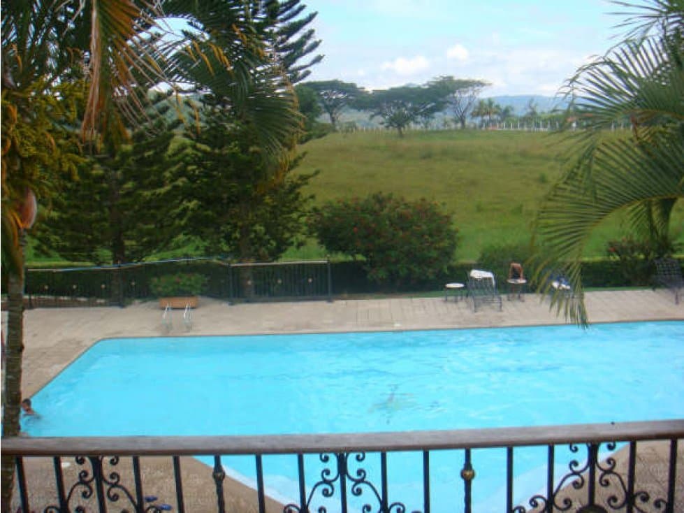 EN RENTA FINCA EN CERRITOS AMOBLADA - 1