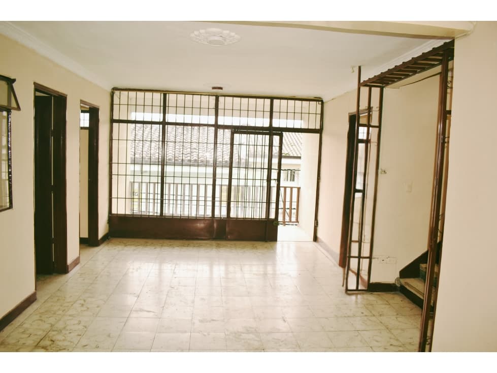 Apartamento en el centro - segundo piso - 1