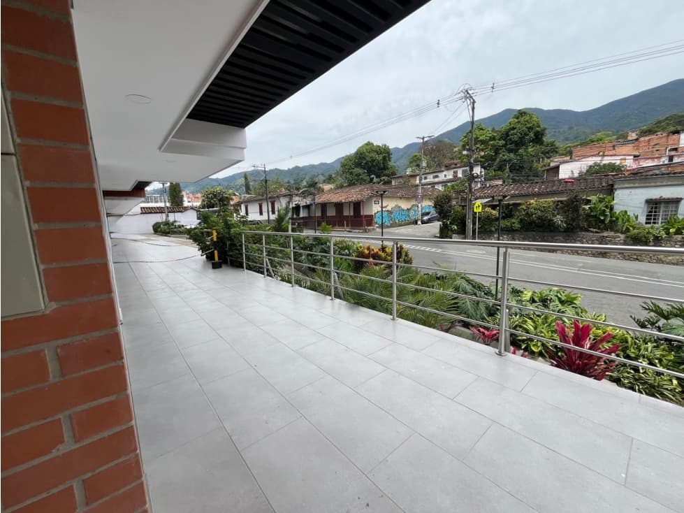 Local en Venta en La Estrella, sector Los Horizontes - 1