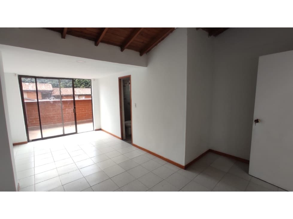 Casa en Arriendo Envigado Sector Mesa - 1