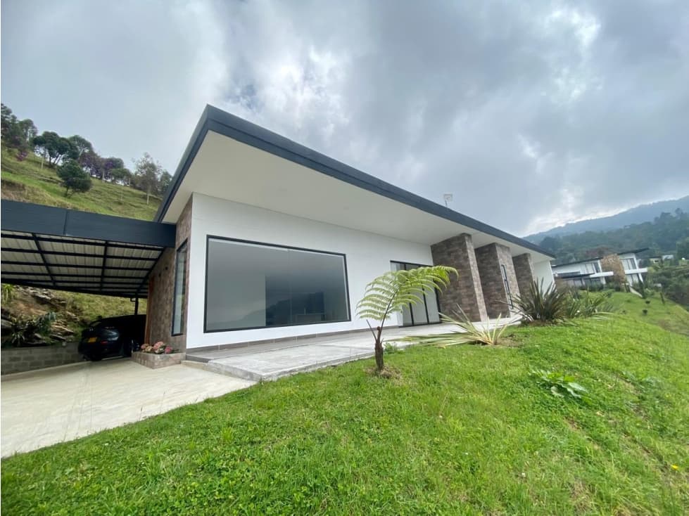 Casa en Arriendo Envigado Sector El Salado - 1