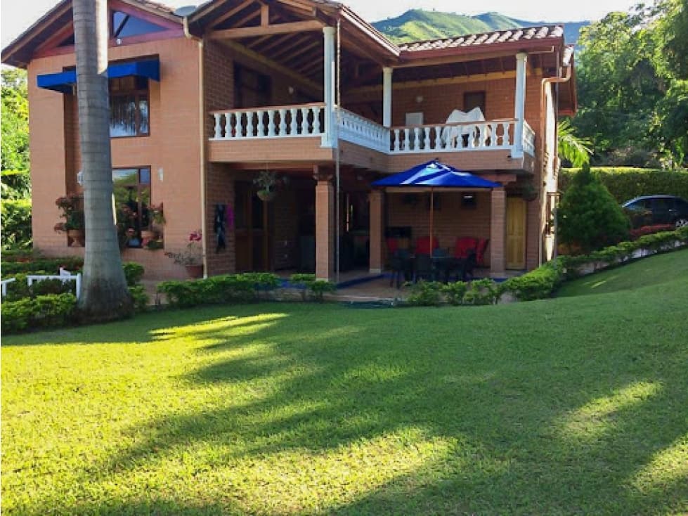 Casa Campestre Amoblada en Arriendo en Medellin Sector San Jerónimo - 1