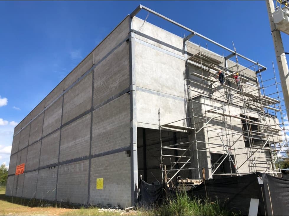 VENTA O ARRIENDO DE BODEGA EN UNIDAD CERRADA EN RIONEGRO, SECTOR JMC - 1