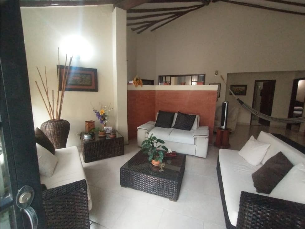 Se vende casa campestre de 280 M2 en 650 mill en La Mesa Cund, COL. - 1