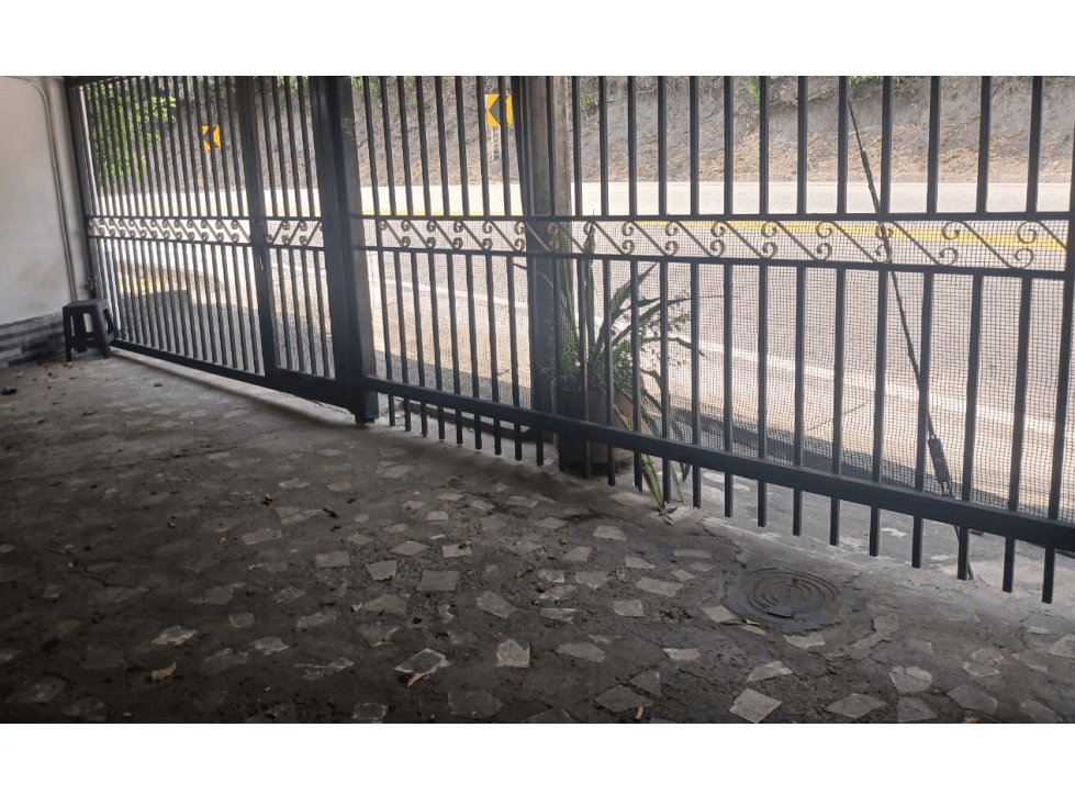 Casalote urbano de 238 M2 en 260 mill en Apulo Cund, COL - 1