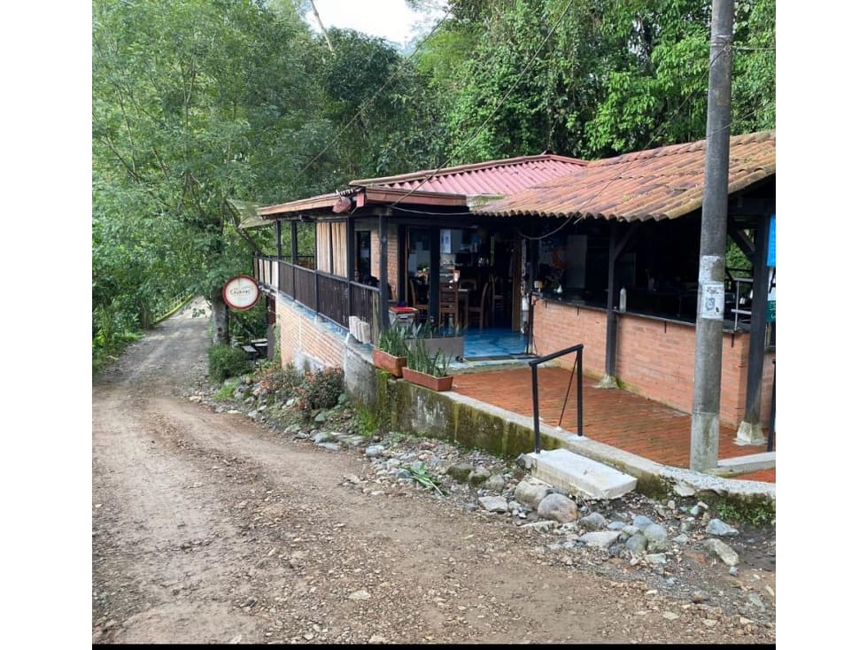 EN VENTA Y RENTA LOCAL COMERCIAL CON PARQUEADEROS VIA LA FLORIDA - 1