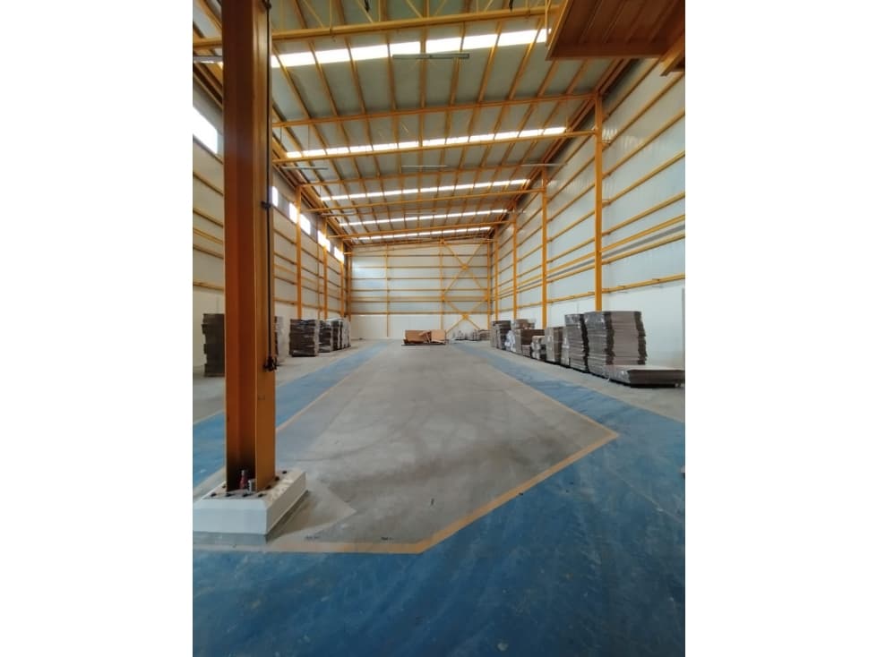 SE RENTA BODEGA COMERCIAL AVENIDA DEL POLLO - 1