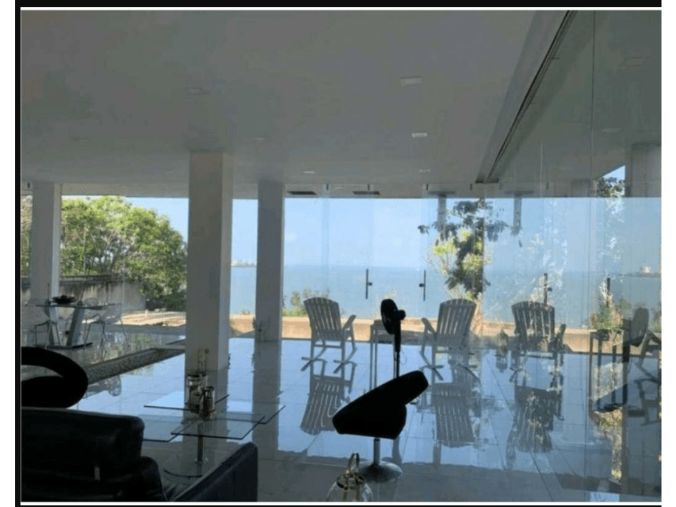 LUJOSA CASA FRENTE AL MAR - 1