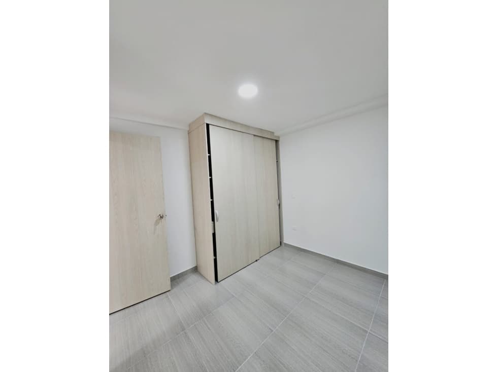 SE VENDE EDIFICIO 3 PISOS APTOS RENTABLES Y MODERNOS - NIQUIA  - 1