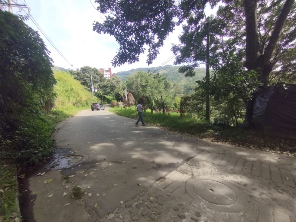 SE VENDE LOTE EN COPACABANA, BARRIO CRISTO REY - 1