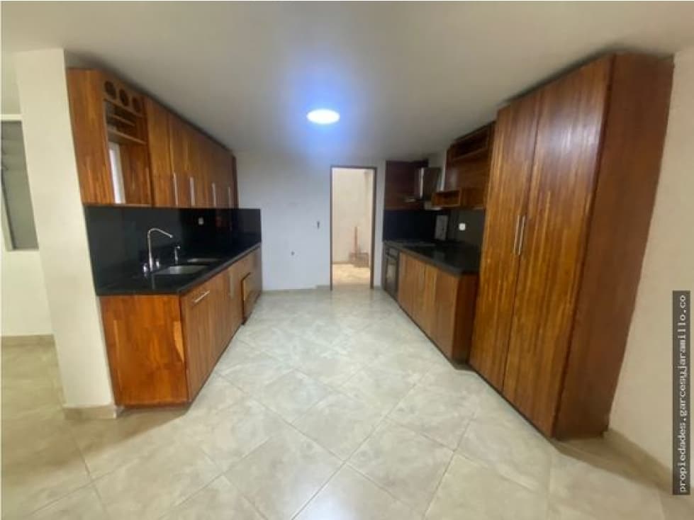 SE VENDE CASA DUPLEX CON LOCAL EN CABAÑAS - 1