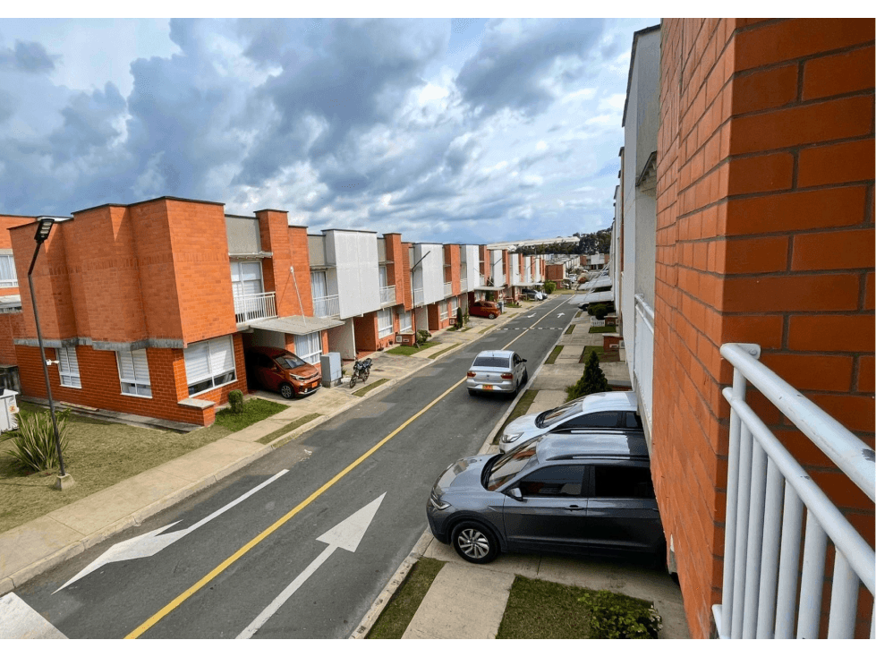 VENDO CASA ESQUINERA EN VERSALLES (SECTOR ALDEA) - 1