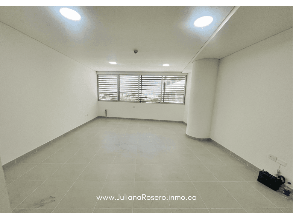 VENDO/PERMUTO OFICINA EN CENTRO EMPRESARIAL IKONOS - 1