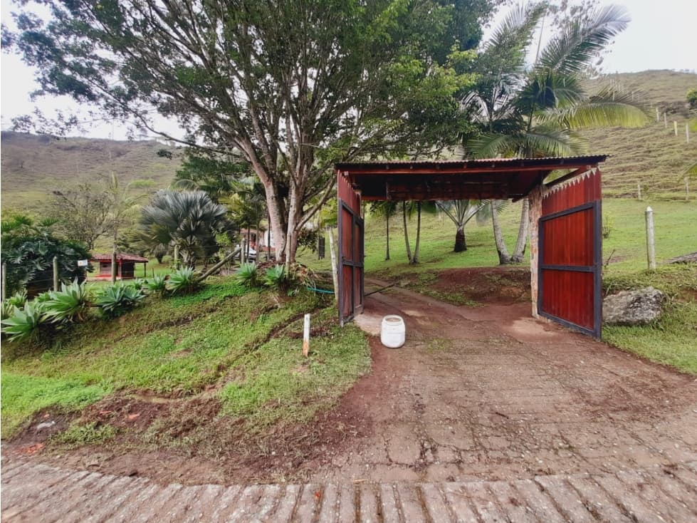 FINCA EN VENTA EN BARBOSA - 1