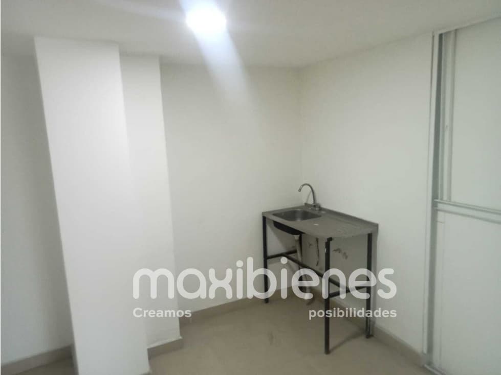 SE ARRIENDA LOCAL EN SIMON BOLIVAR COPACABANA - 1