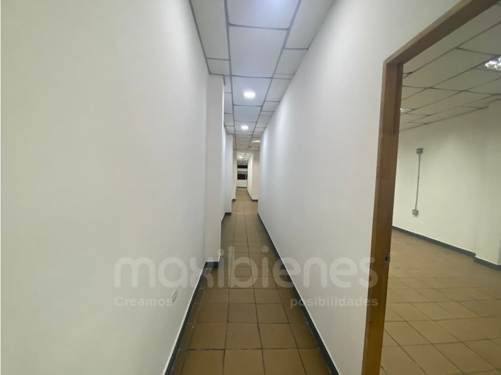 SE ARRIENDA LOCAL EN MANCHESTER BELLO. - 1