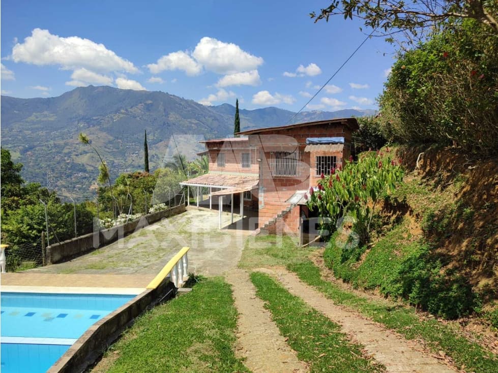 FINCA EN ARRIENDO UBICADA COPACABANA - 1