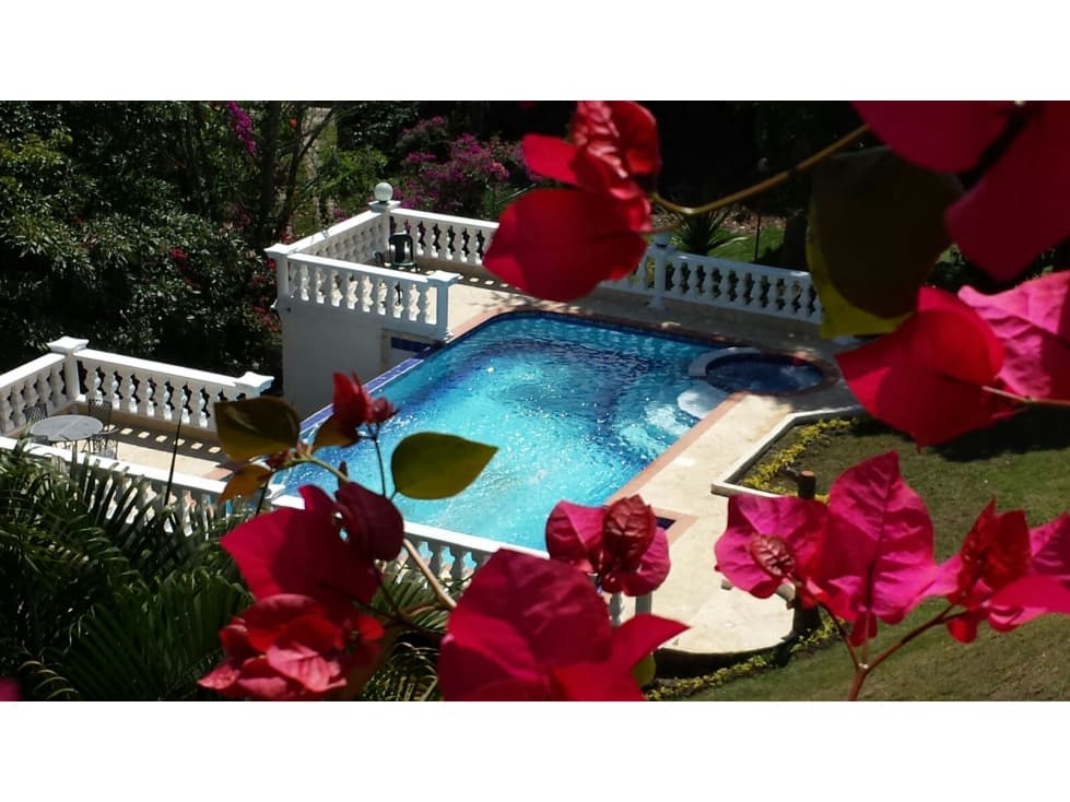 VENDO ESPECTACULAR Y HERMOSA FINCA EN COPACABANA - 1