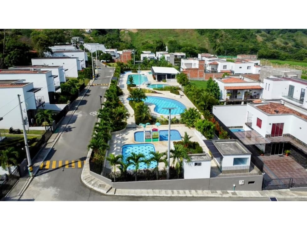 VENDO CASA CONDOMINIO SOPETRAN - 1