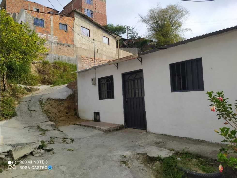 CASA EN VENTA LAS MERCEDES PARTE ALTA - 1