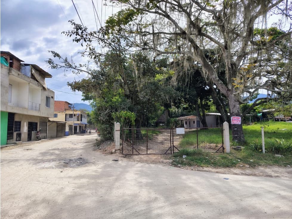 CASA FINCA URBANA EN ARRIENDO LOS SAUCES - 1