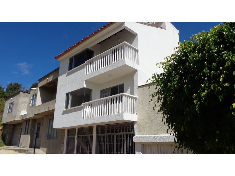 CASA EN VENTA SECTOR EL LAGO - 1