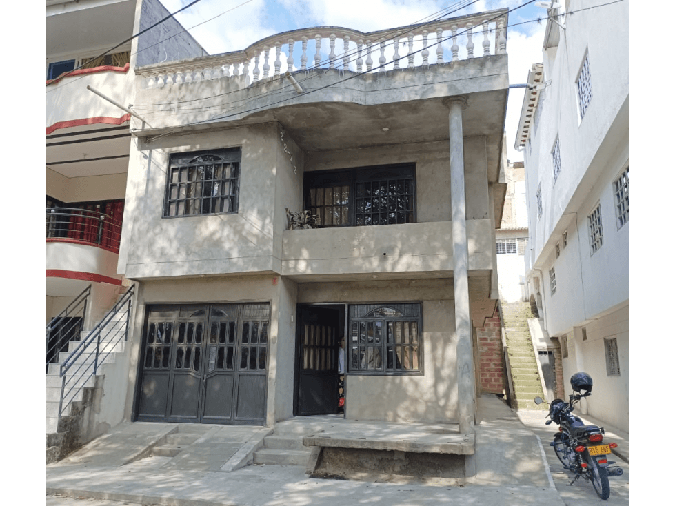 CASA DE DOS PISOS EN VENTA BARRIO BRUSELAS - 1