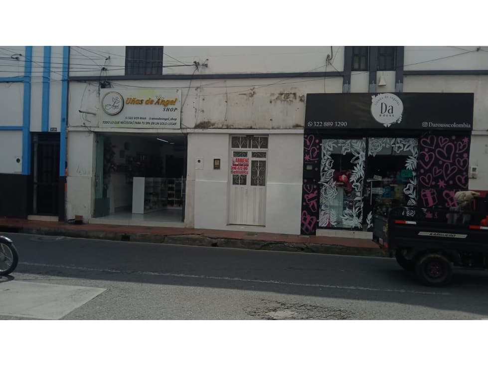 LOCAL COMERCIAL FRENTE A LA TORRE DEL CONQUISTADOR - 1