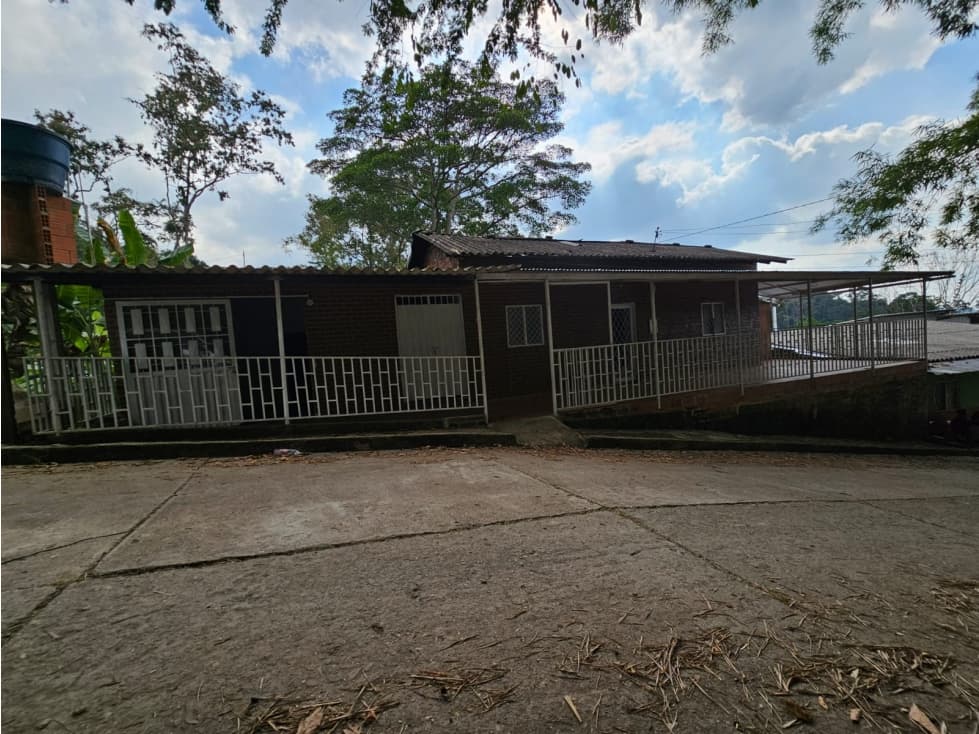 SE VENDE CASA CON LOTE EN SAN VICENTE DE CHUCURÍ - 1