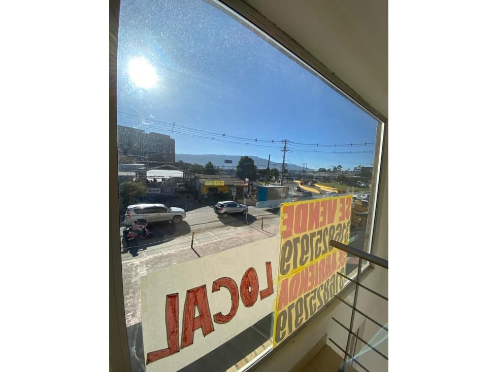 LOCAL VENTA CHIA DELICIAS RENTANDO AL FRENTE ROTONDA MC DONALDS - 1