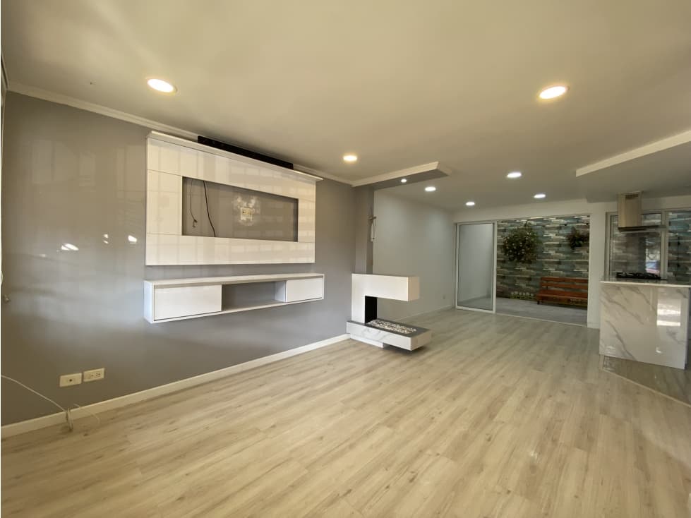Oportunidad Casa VENTA Esquinera 125 mts2 vías principales de Chia - 1