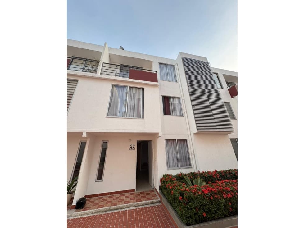 SE VENDE HERMOSA CASA EN CLUB RESIDENCIAL HACIENDA CASA BLANCA - 1